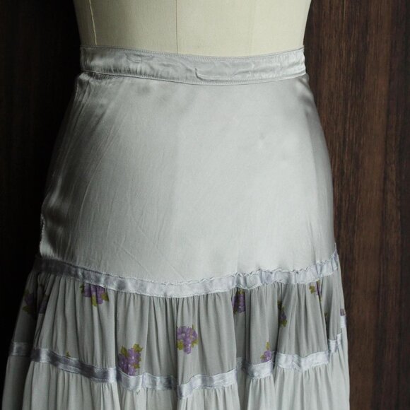 Vintage 1970s 1980s Skirt, Tea Length Silver Silk and Floral Print with Tiers - Picture 6 of 10